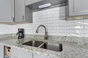 Fridge, microwave, oven, stovetop - Circa 1870, Historic | Central | Original (Savannah)