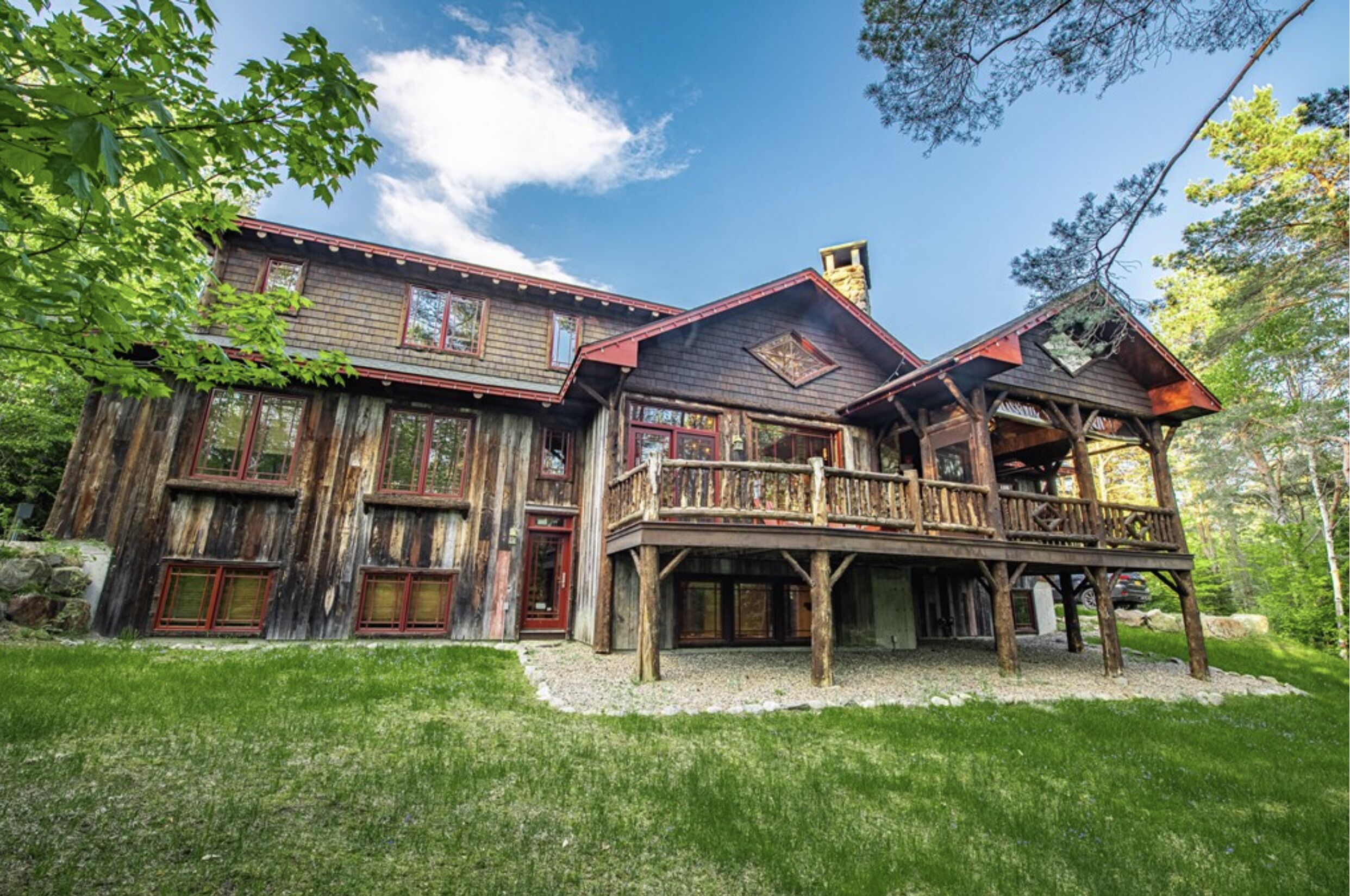 Cozy & Luxurious Adirondack Home to create many Lake Placid memories!