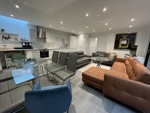 Smart TV - Detached Luxury House in the Hart of Islington (London)