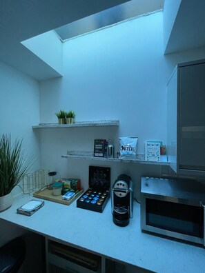 Fridge, microwave, oven, stovetop - Detached Luxury House in the Hart of Islington (London)