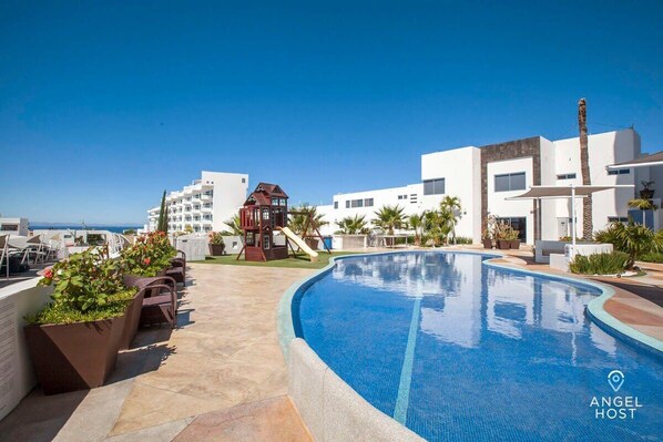 Outdoor pool, pool loungers