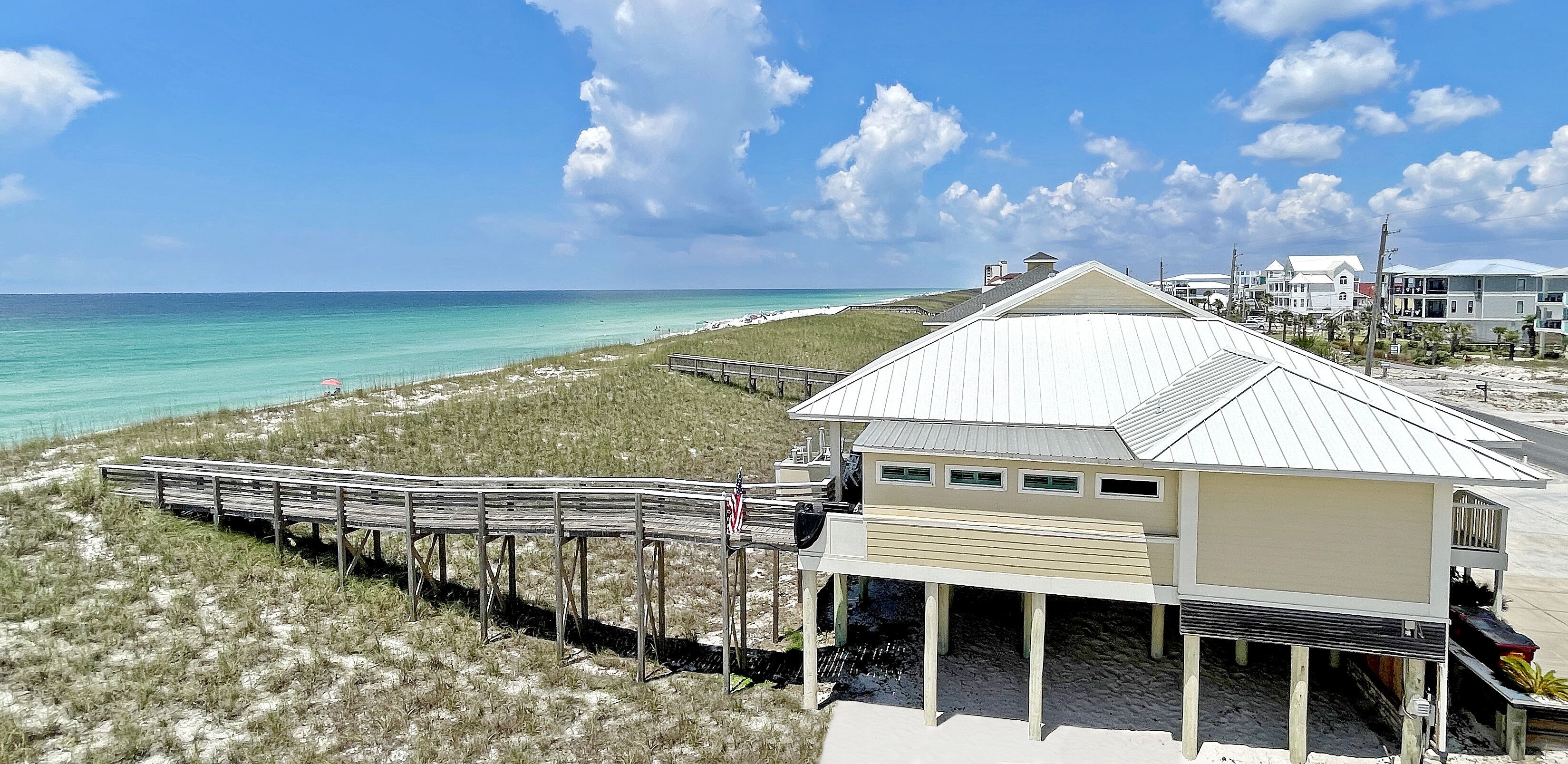 35% OFF! Gulf Front Home right on the white sandy shores of Navarre Beach!