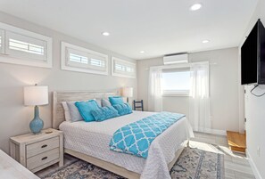 6 bedrooms, iron/ironing board, free WiFi, bed sheets - 25% Off! 6/4 Gulf Front Home right on the sugar white sands of Navarre Beach! (Navarre Beach)