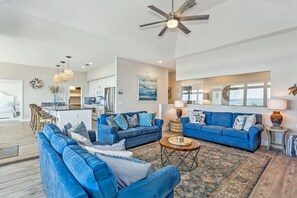 TV, DVD player - 25% Off! 6/4 Gulf Front Home right on the sugar white sands of Navarre Beach! (Navarre Beach)