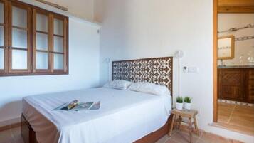 1 slaapkamer, een strijkplank/strijkijzer, wifi, beddengoed