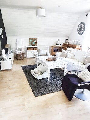 Smart TV, fireplace, foosball, books - Cozy vacation apartment on the edge of the Lüneburg Heath (Hemslingen)