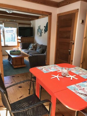Dining - Capitola Village Beach Cottage Living! (Capitola)