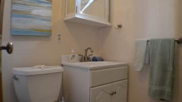 Dusche, Haartrockner, Handtücher