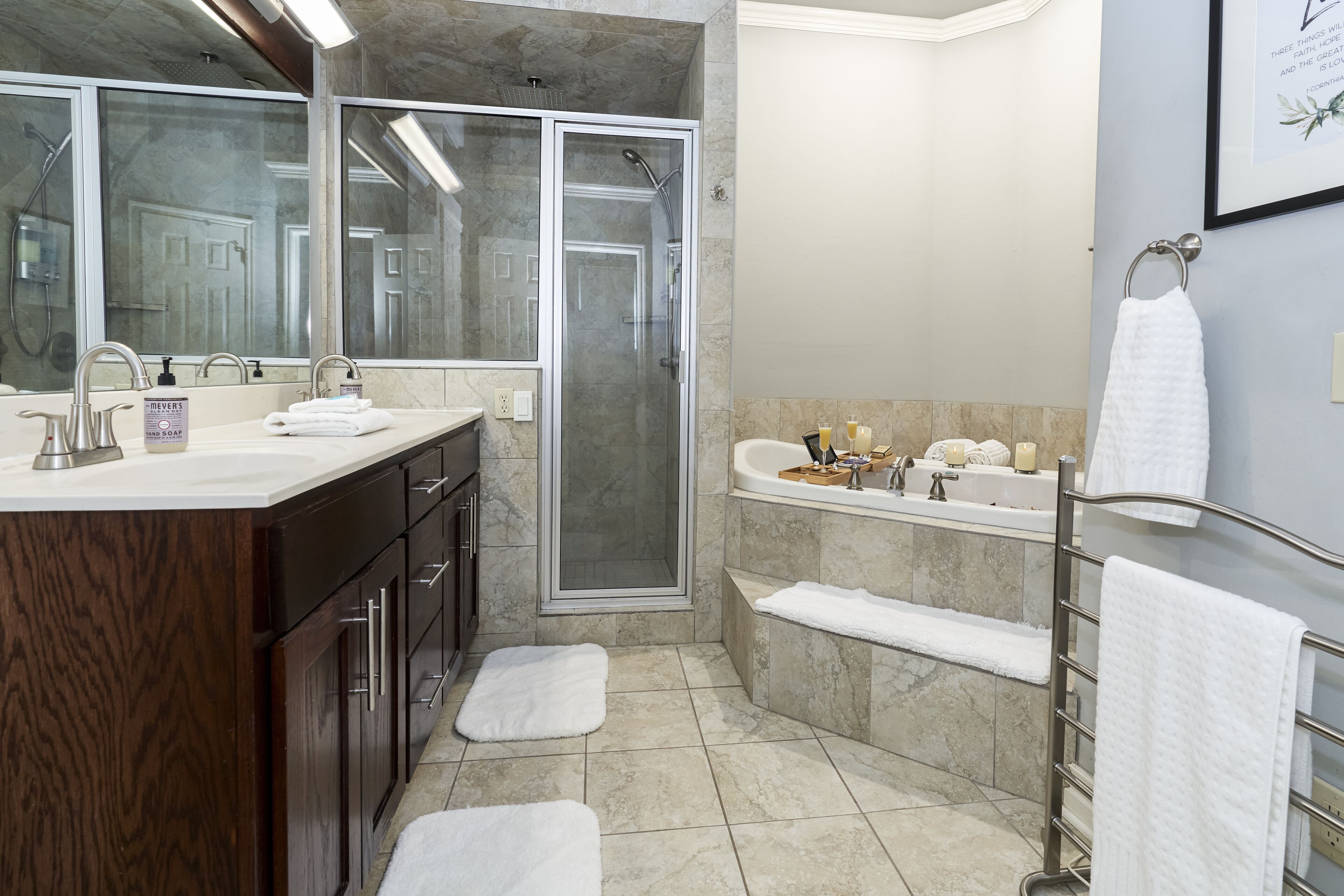 Combined shower/bathtub, jetted bath, hair dryer, towels