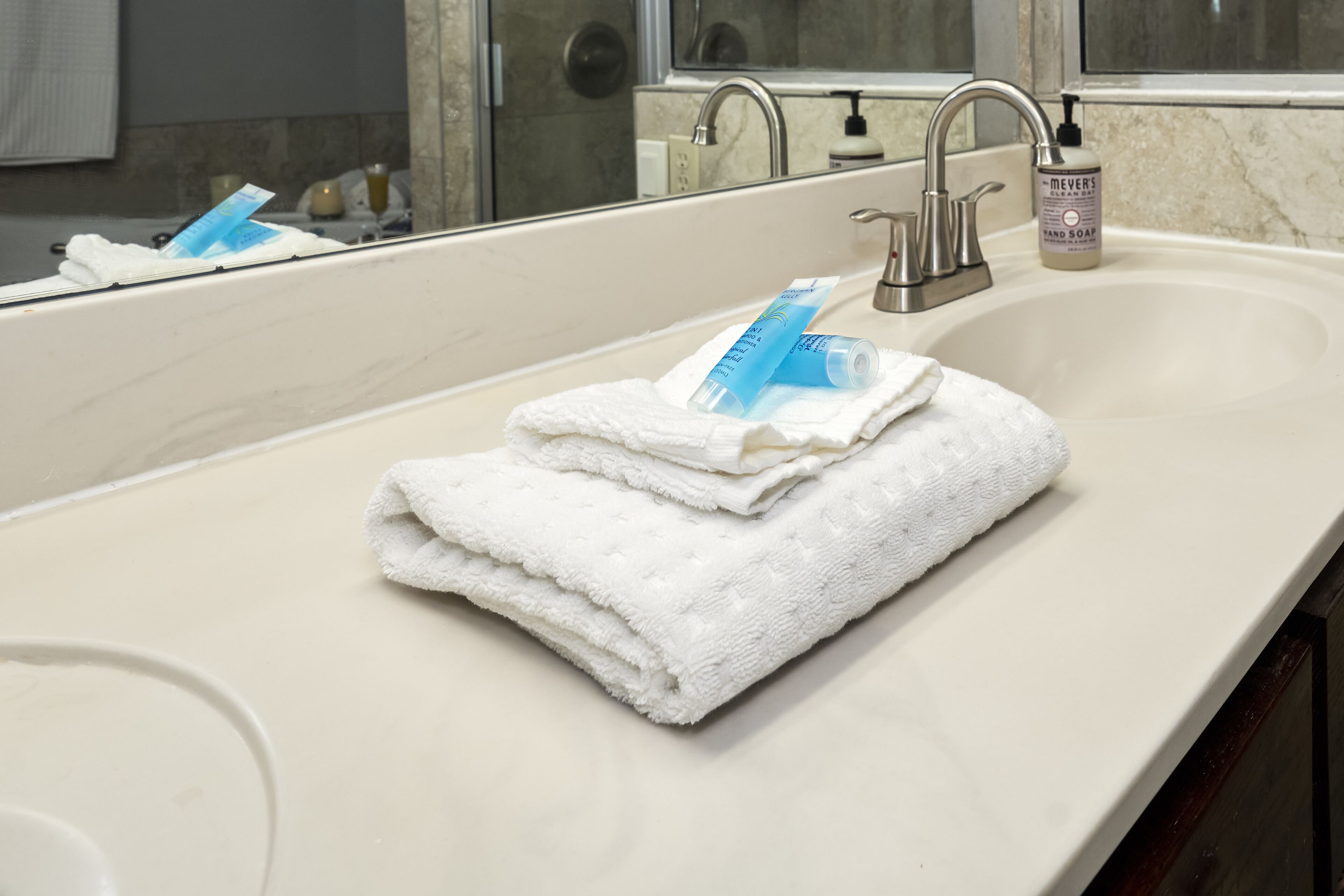 Casa Mahogany - East Bricktown's Contemporary Gem. HOT TUB!