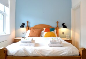 2 slaapkamers, een strijkplank/strijkijzer, gratis wifi, beddengoed