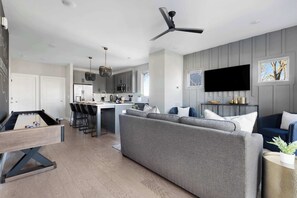 Smart TV, books, stereo, offices