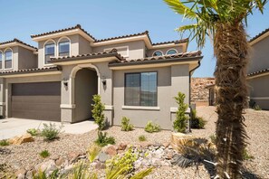 Exterior - Lazy River Retreat, LOADED WITH EXTRAS! (Washington)