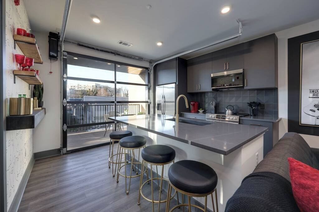 冰箱、微波炉、烤箱、炉灶