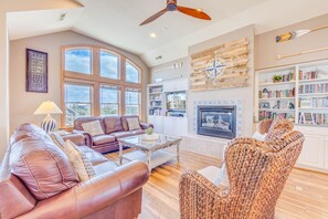 Smart TV, reproductor de DVD, futbolito y libros 