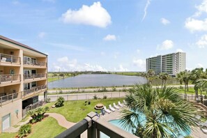 Property grounds - Beautiful condo on Seawall (Galveston)