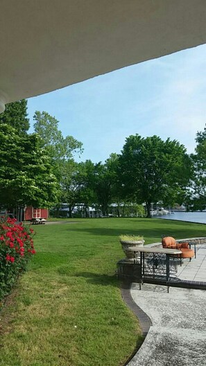 Property grounds - Lake House on Grand Lake O The Cherokees 1.5 hrs from Tulsa OK (Afton)