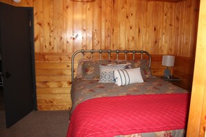 4 bedrooms, travel crib, free WiFi, bed sheets