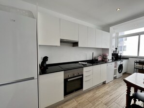 Fridge, microwave, oven, dishwasher - QUARTEIRA DESIGN by HOMING (Quarteira)