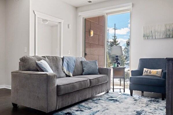 Televisión y oficina 