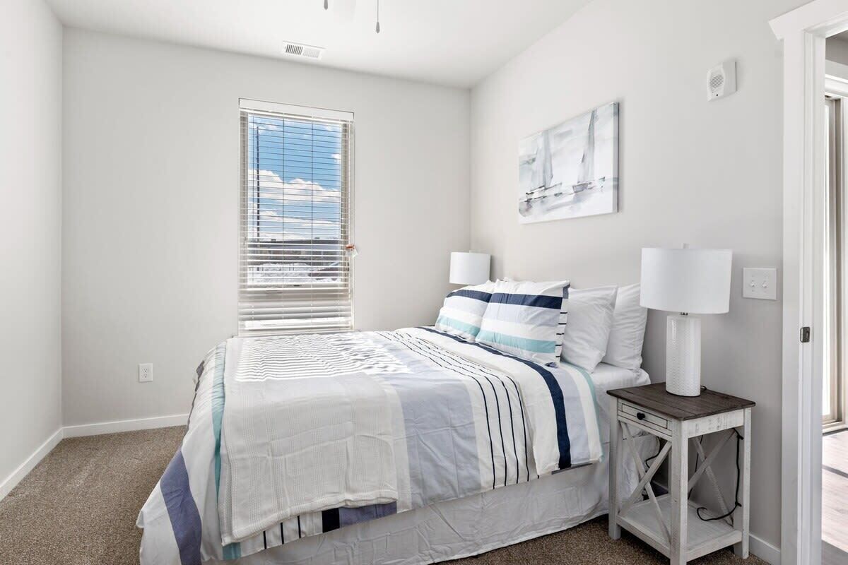 2 bedrooms, desk, iron/ironing board, WiFi
