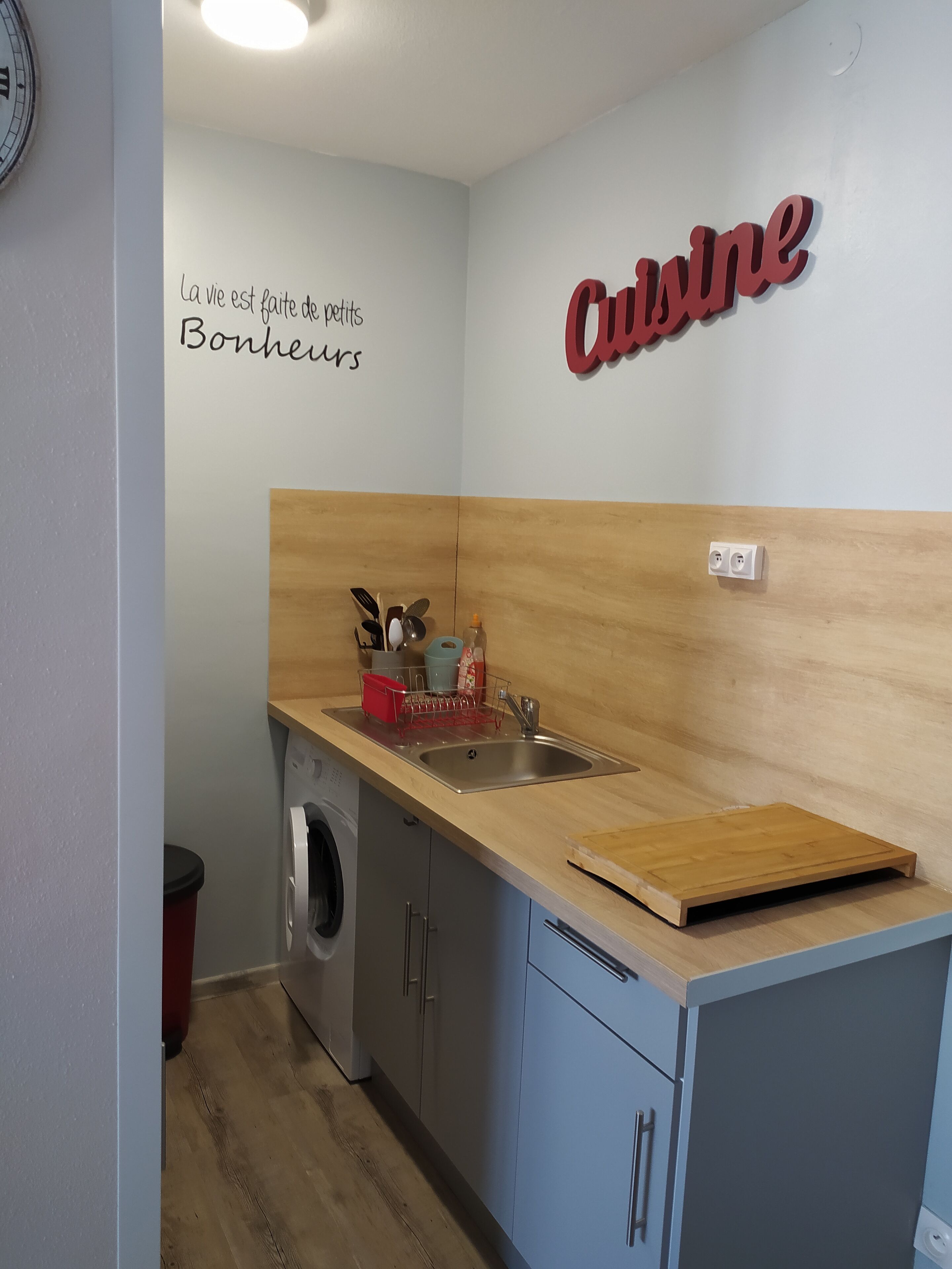 Renovated apartment 50m from the beach