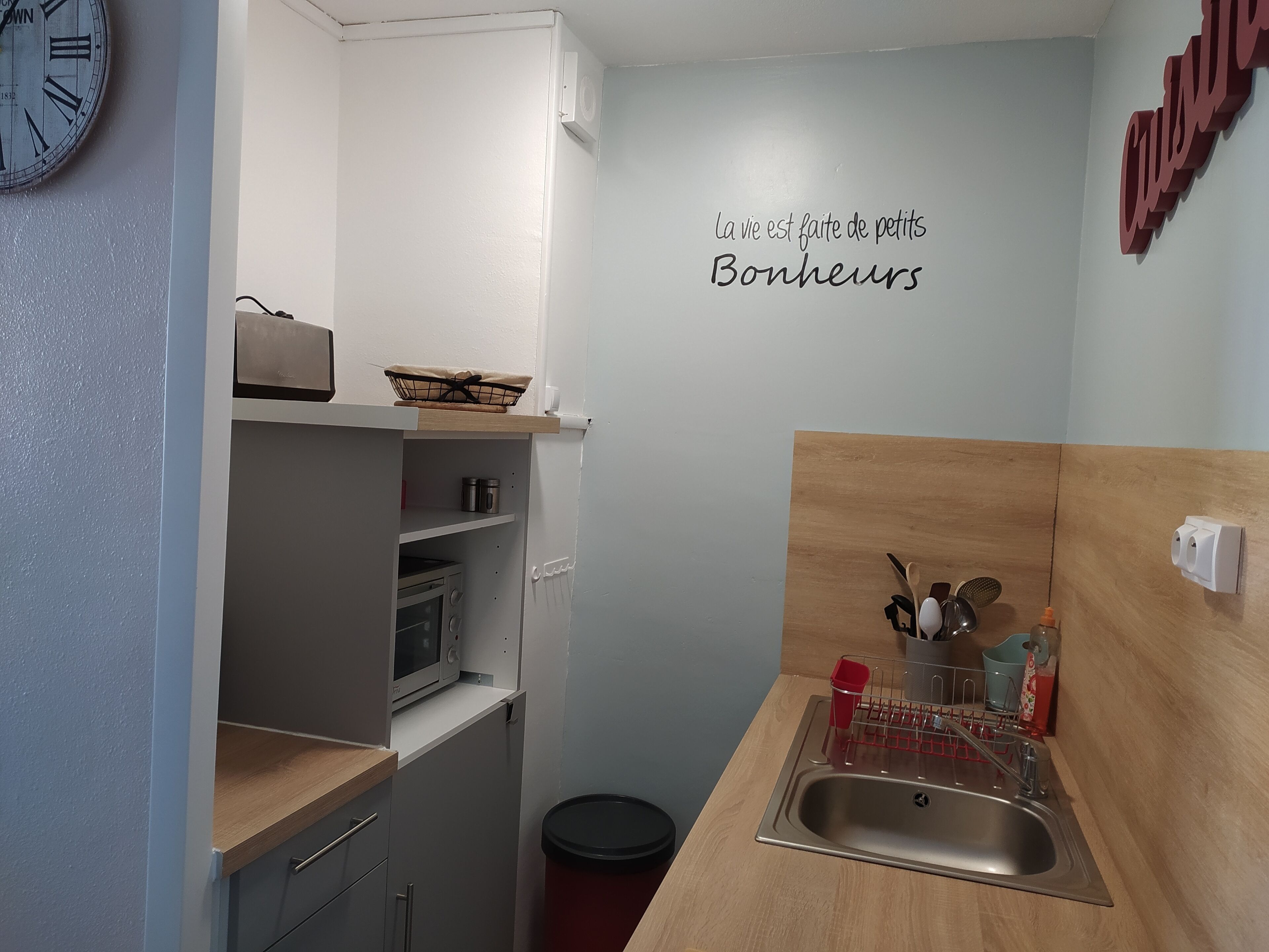 Renovated apartment 50m from the beach