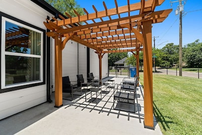 Modern Home in Deep Ellum Downtown Dallas Sleep 16