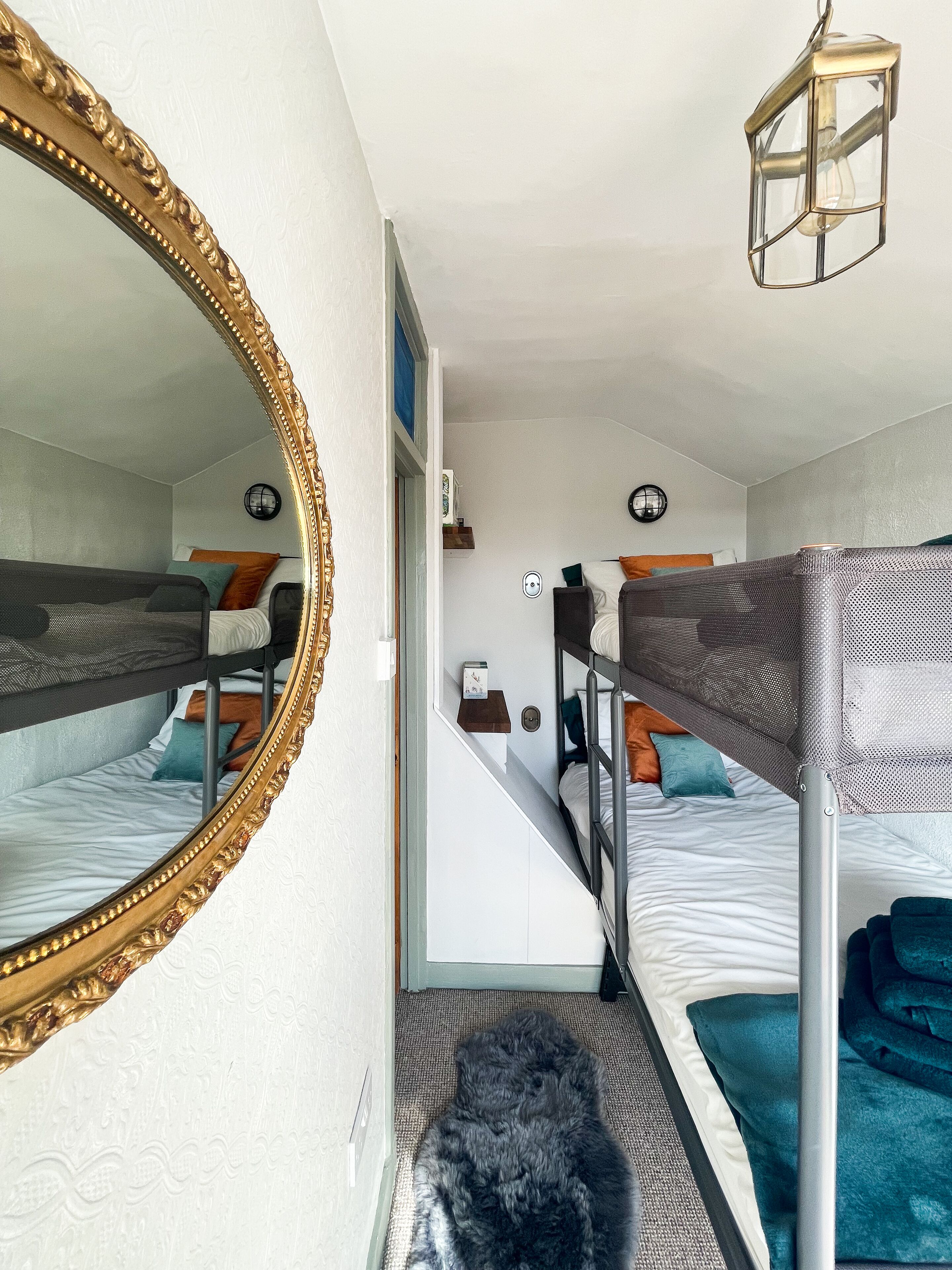 2 Schlafzimmer, Schreibtisch, Bügeleisen/Bügelbrett, kostenloses WLAN