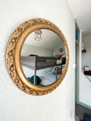 2 bedrooms, desk, iron/ironing board, free WiFi - The Botanist Rest-Ventnor IOW-2 Bedroom/sea views/beach/walking (Ventnor)
