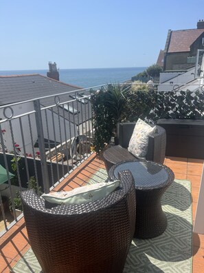 Terrace/patio - The Botanist Rest-Ventnor IOW-2 Bedroom/sea views/beach/walking (Ventnor)