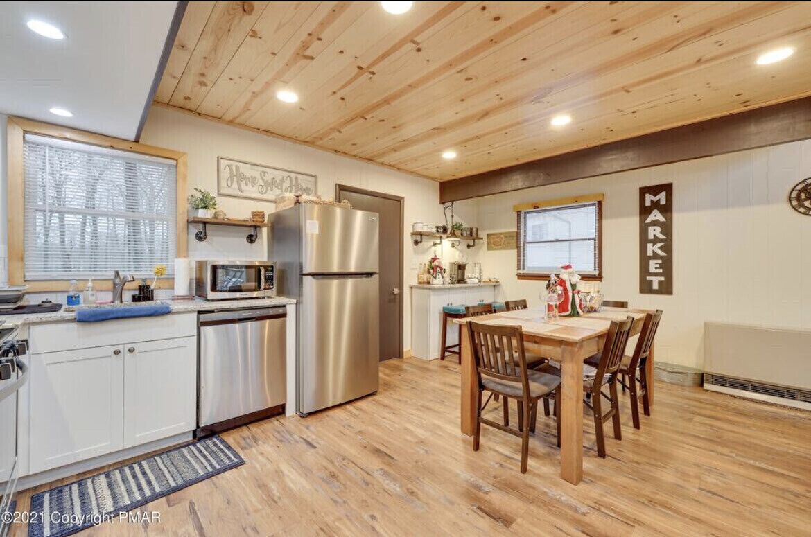 ⭐️New⭐️Mountain House <br>10 minute walk to the lake<br> 🏖passes, 🛶, 🐶 friendly<br>