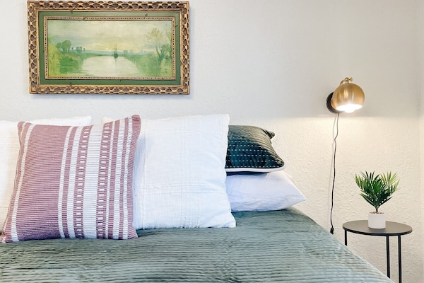 2 bedrooms, iron/ironing board, free WiFi, bed sheets