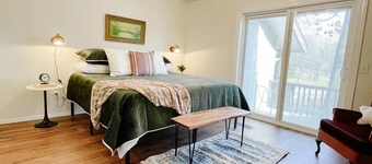 Jade's Junction with Bike-in Bike-out Back 40, Hiking Trails, and Golf Course