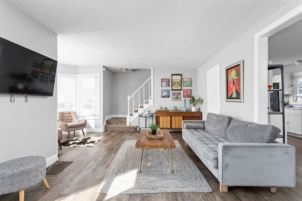 Stay for GenCon - Charming Home w/ Patio
