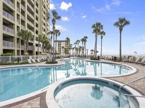 Piscina all'aperto, una piscina riscaldata