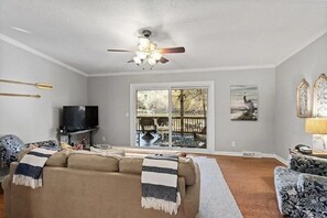 Smart TV, books, stereo