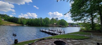 Peaceful Pet Friendly 3BR 2BA Cottage w/ dock!