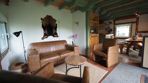 TV, fireplace - Jachthaus am Rappelstein (Schmallenberg)