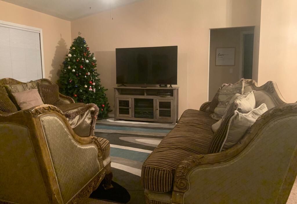 Beach house- 15 minutes from Cape Coral beach