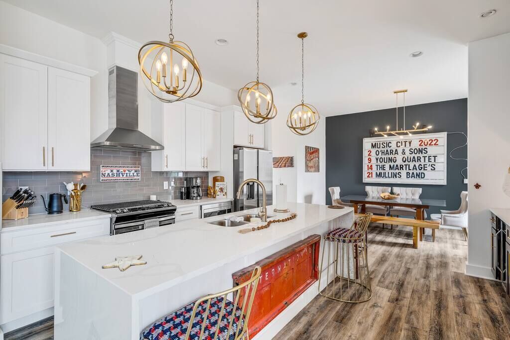 Your ideal home base for all things Nash Vegas!