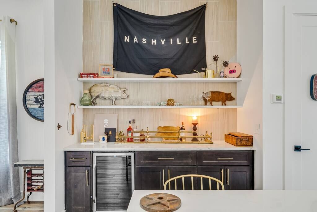 Your ideal home base for all things Nash Vegas!