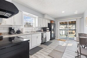 Fridge, microwave, oven, stovetop - Charming 2BR South Lansing Retreat Close to MSU & Downtown (Lansing)