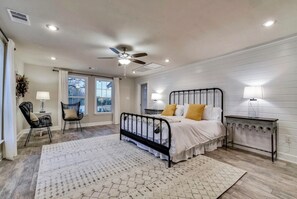 4 bedrooms, iron/ironing board, travel cot, free WiFi