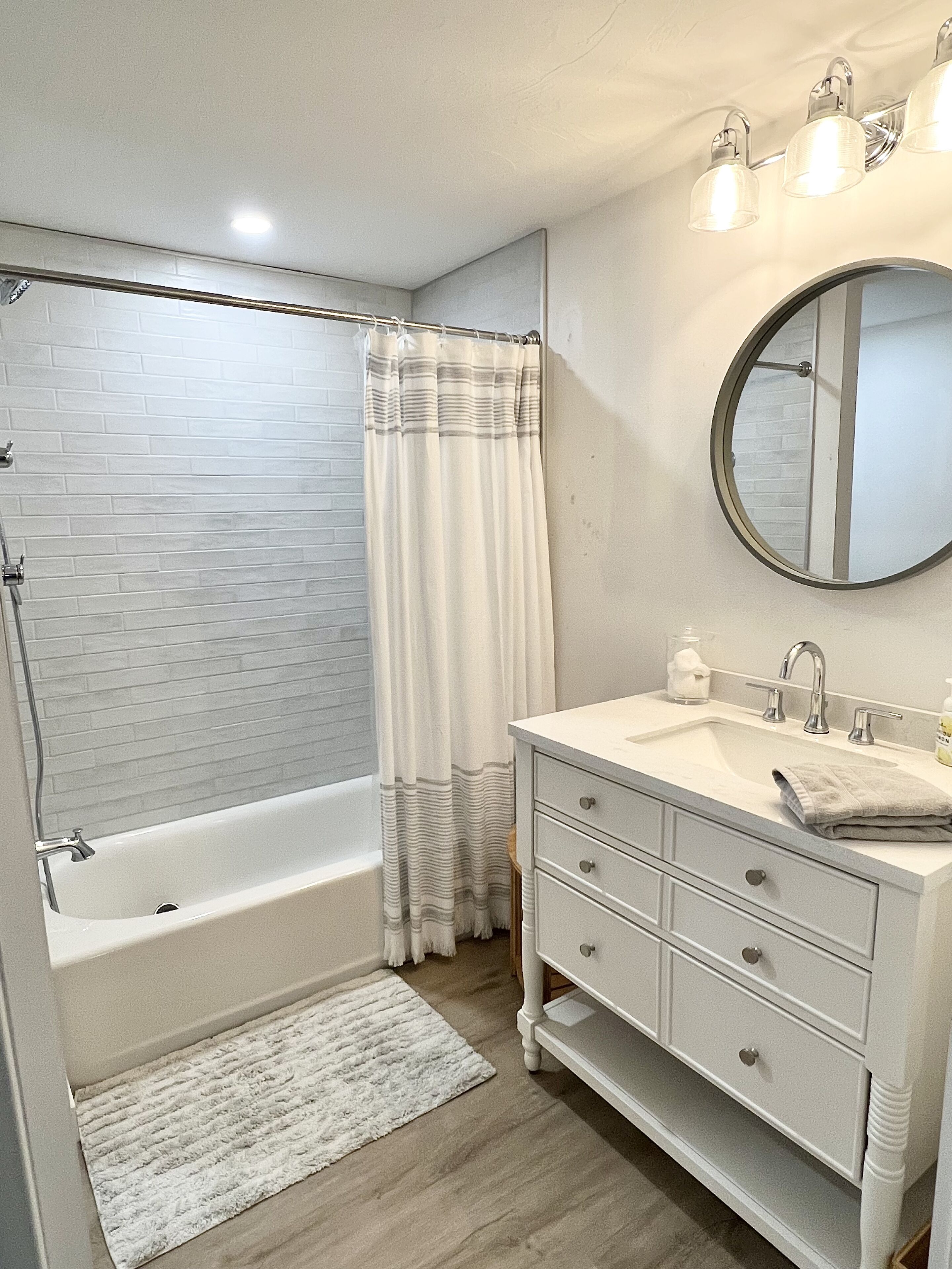 Cozy fall getaway on the water at Lake Winni! Leaf peeping; antiques; beach