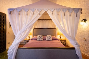 1 bedroom, iron/ironing board, travel cot, free WiFi - Jamm Suite - Patio with BBQ & hot tub (Massa Lubrense)