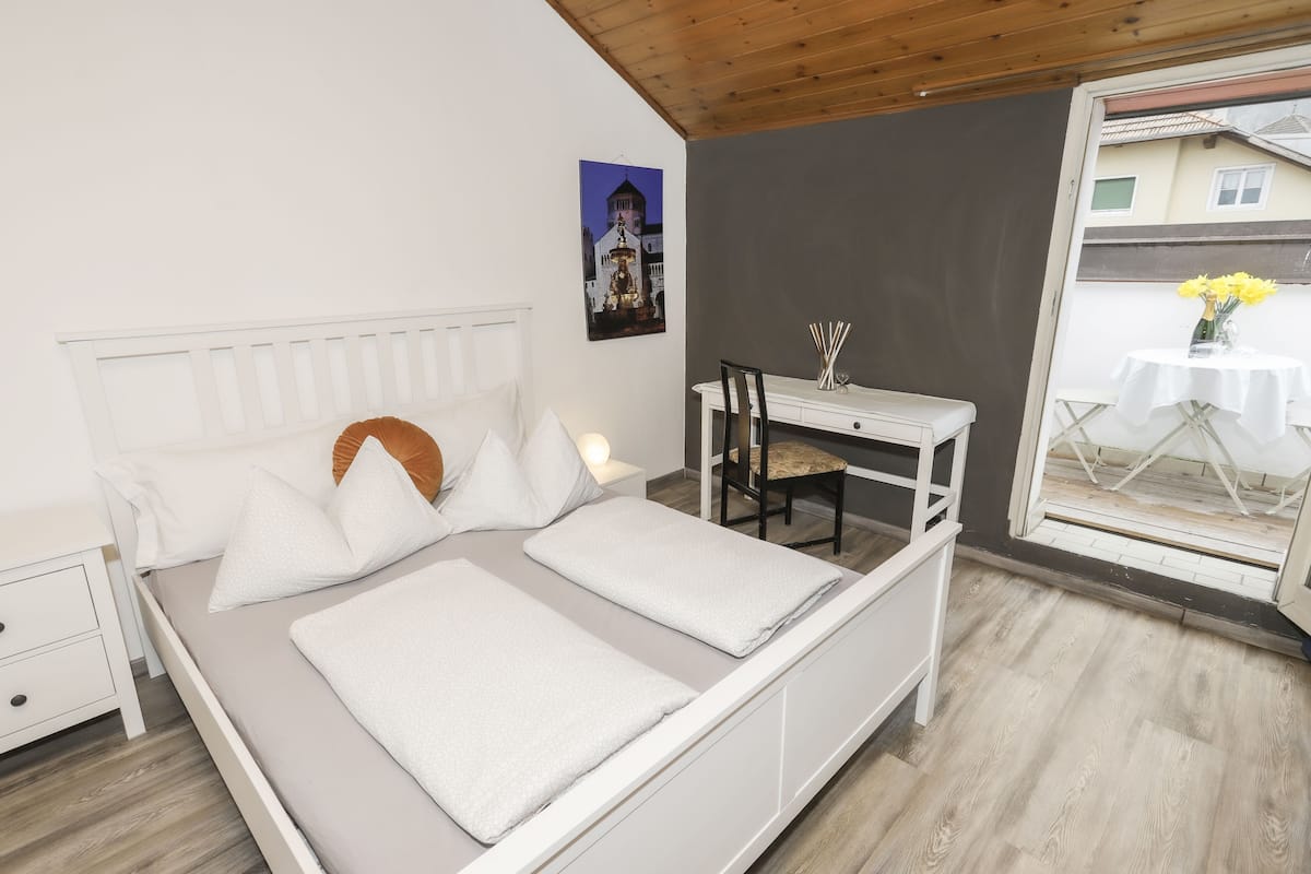 ROOM WITH CASTLE VIEW | Biancheria da letto ipoallergenica, copriletto in piuma