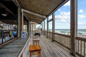 Outdoor dining - ⛱️2 Pools–Beach Shuttle–4 Bikes–5BR Miramar Magic✨ (Miramar Beach)