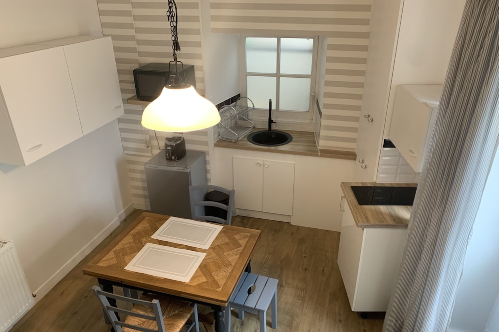 Quiet townhouse, near park / castle and INSEAD