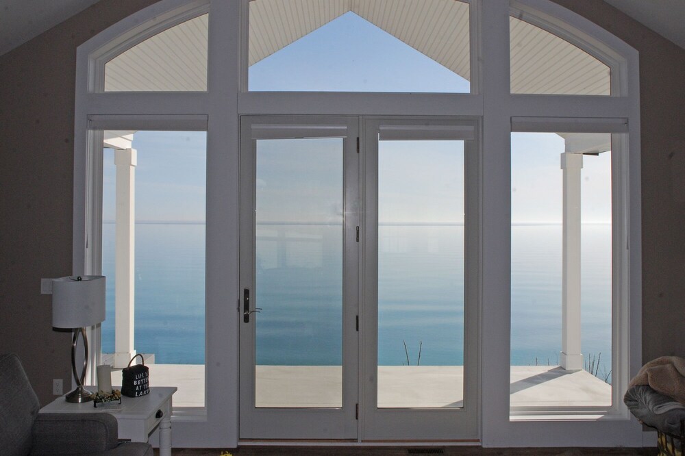 Bliss On The Bluff- Luxury Lake Huron Vacation Getaway